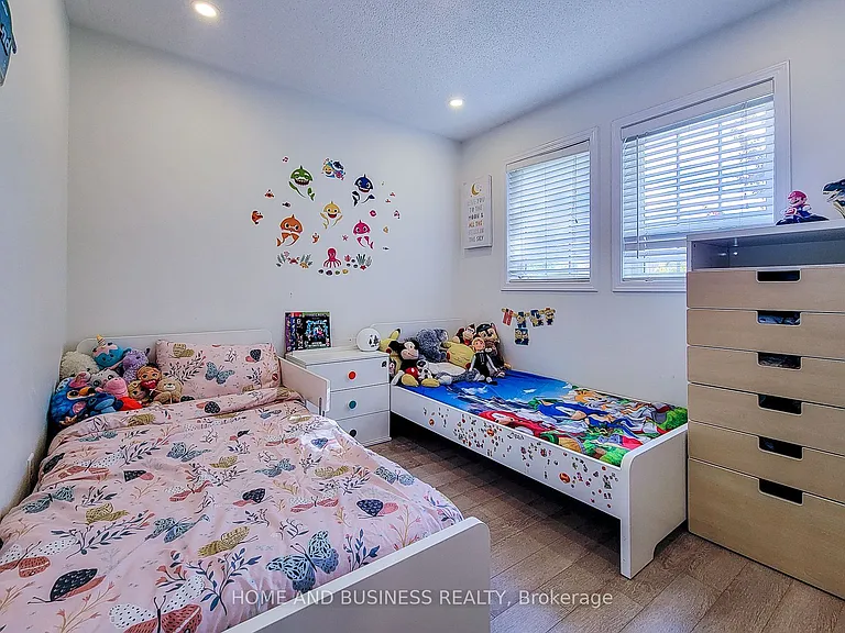 2374 Baintree Cres — Photo 27
