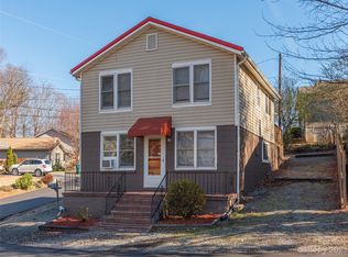 1 Honeysuckle Ln, Asheville, NC 28806