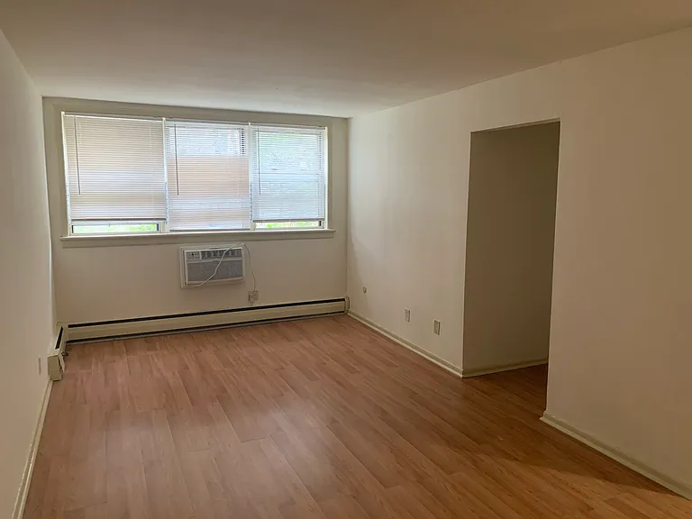 Lynn York Apartments — Photo 7