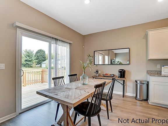4th image of 5941 Lakeshore Pl