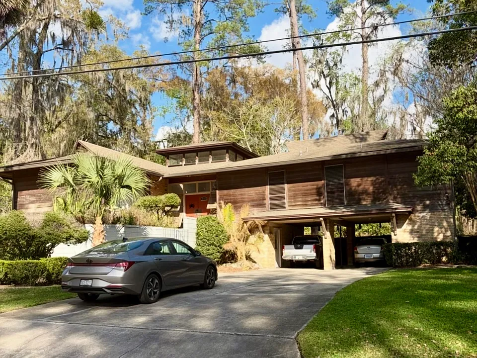 533 NW 28th St