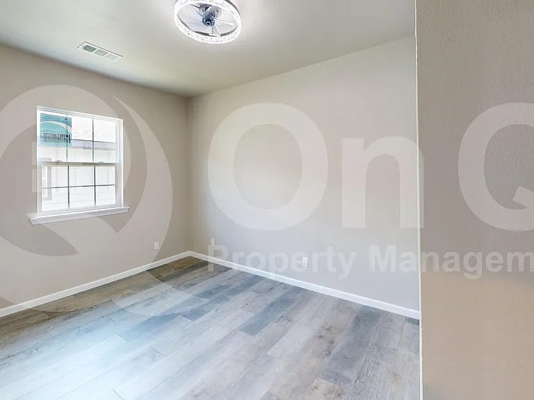 2209 Wellington St — Photo 18