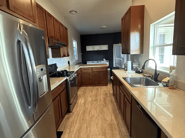 2533-2535 Filbert St — Photo 8