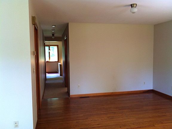 L-shaped living room/dining