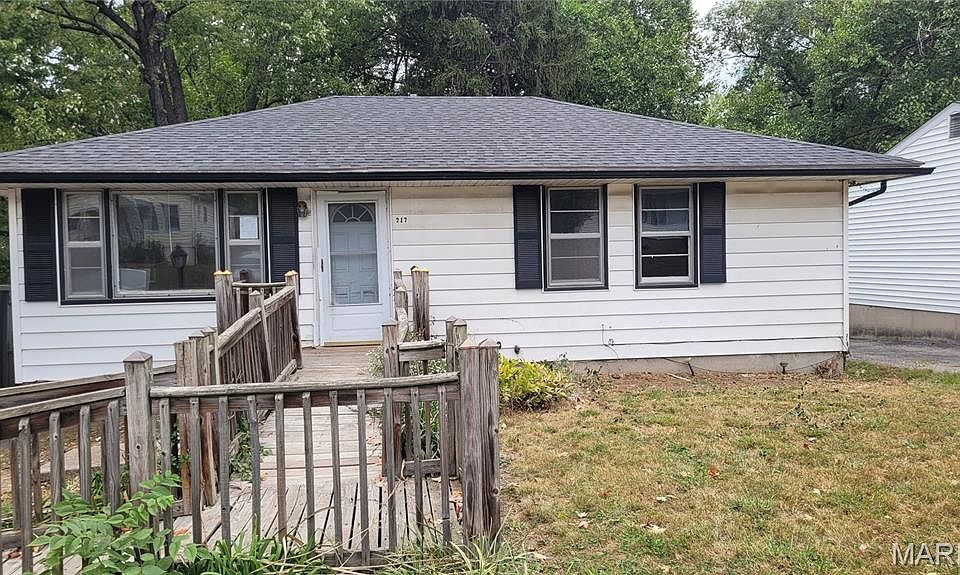 1st image of 217 Anistasia Dr