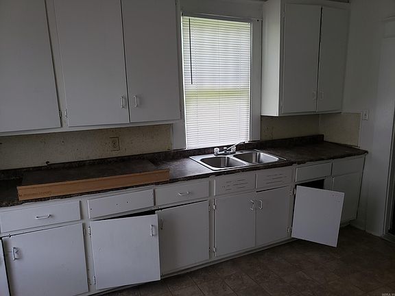 3rd image of 208 Rutherford Pl