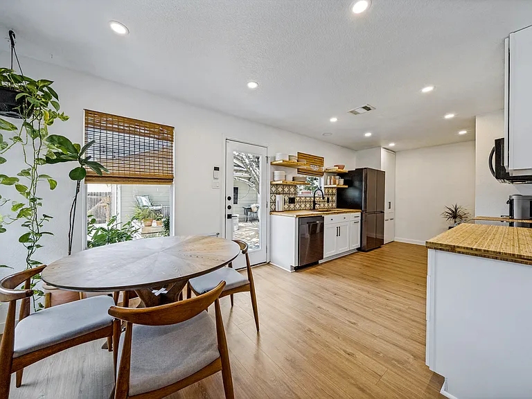 9205 Rowlands Sayle Rd — Photo 7