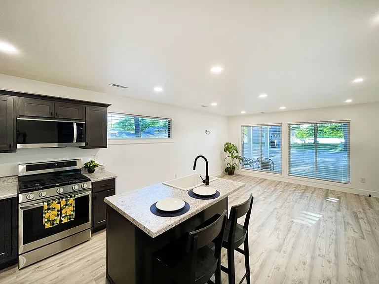 210 Evans Ln — Photo 4