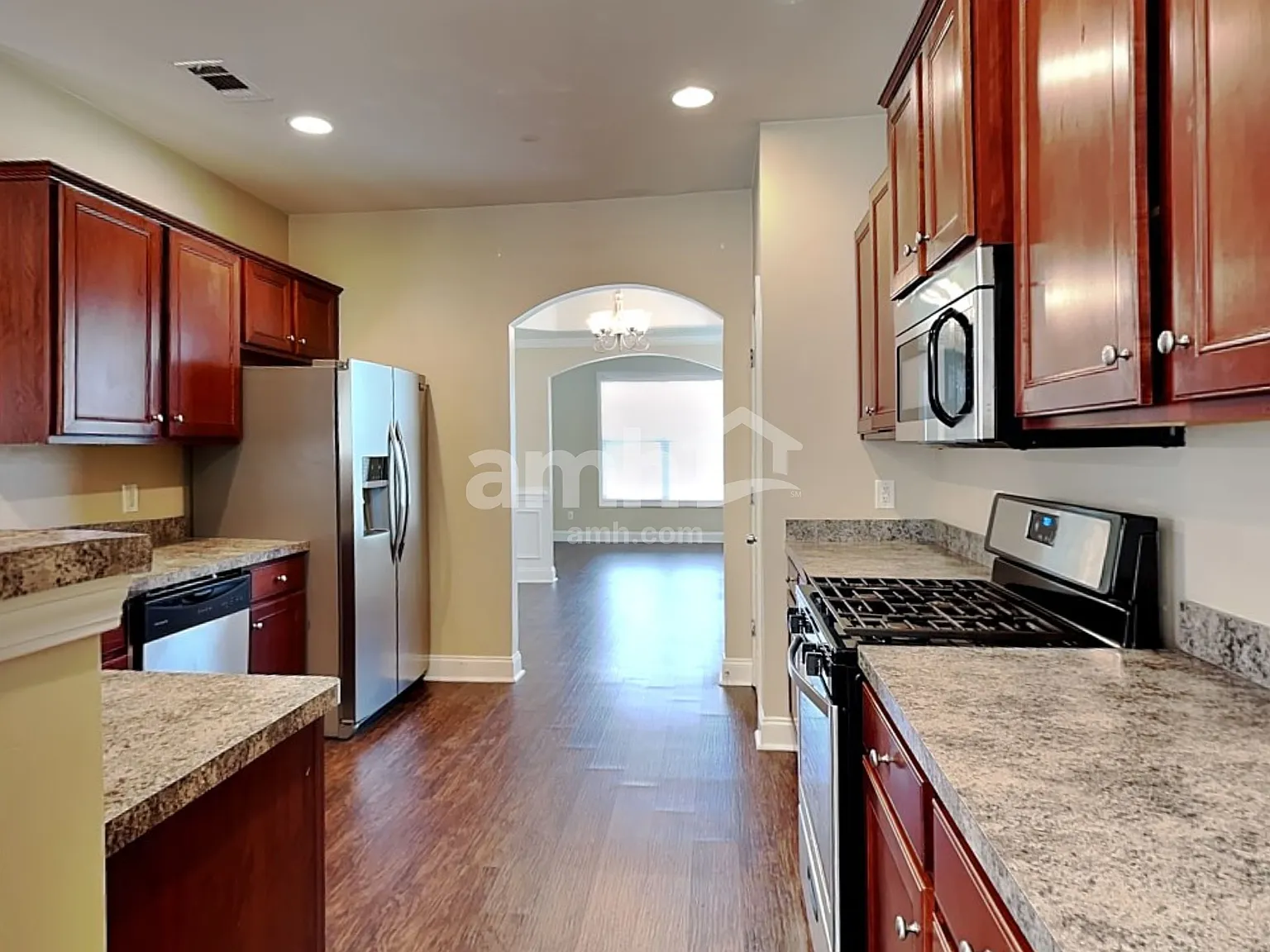 4 bed, 2.5 bath, 3116 sqft, $2,590 — Photo 3