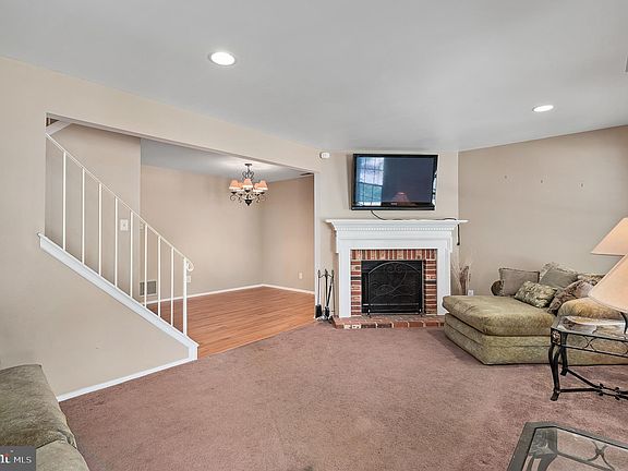 3rd image of 505 Essex Ct