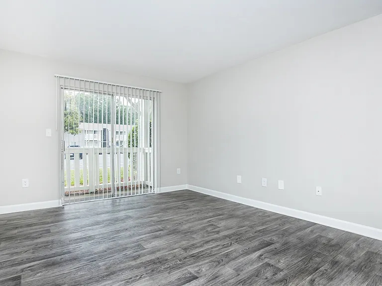Meadowbrook Apartments — Photo 33