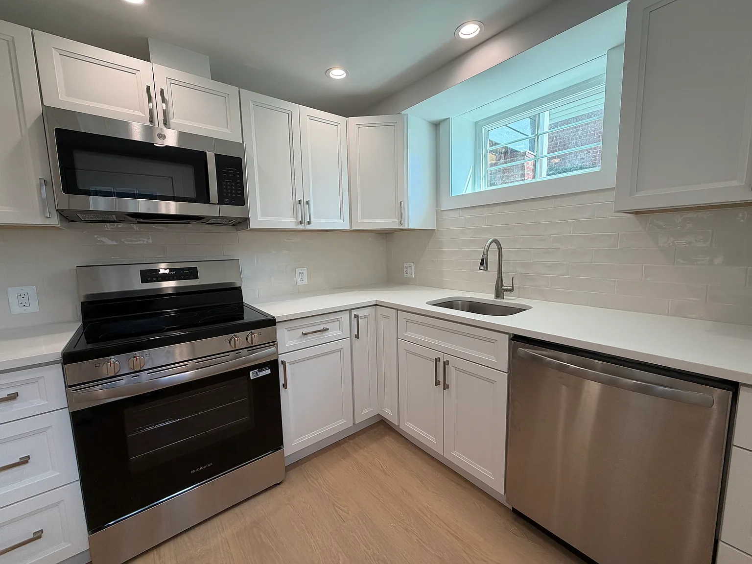 3 bed, 1100 sqft, $5,100 — Photo 3