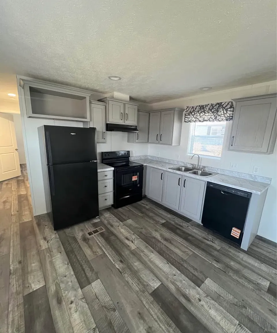 2 bed, 1.5 bath, 900 sqft, $1,050 — Photo 2