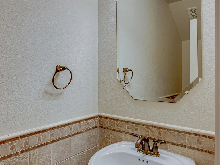 219 Knapford Sta — Photo 8