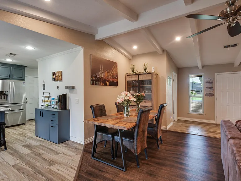 303 Chris Dr — Photo 8