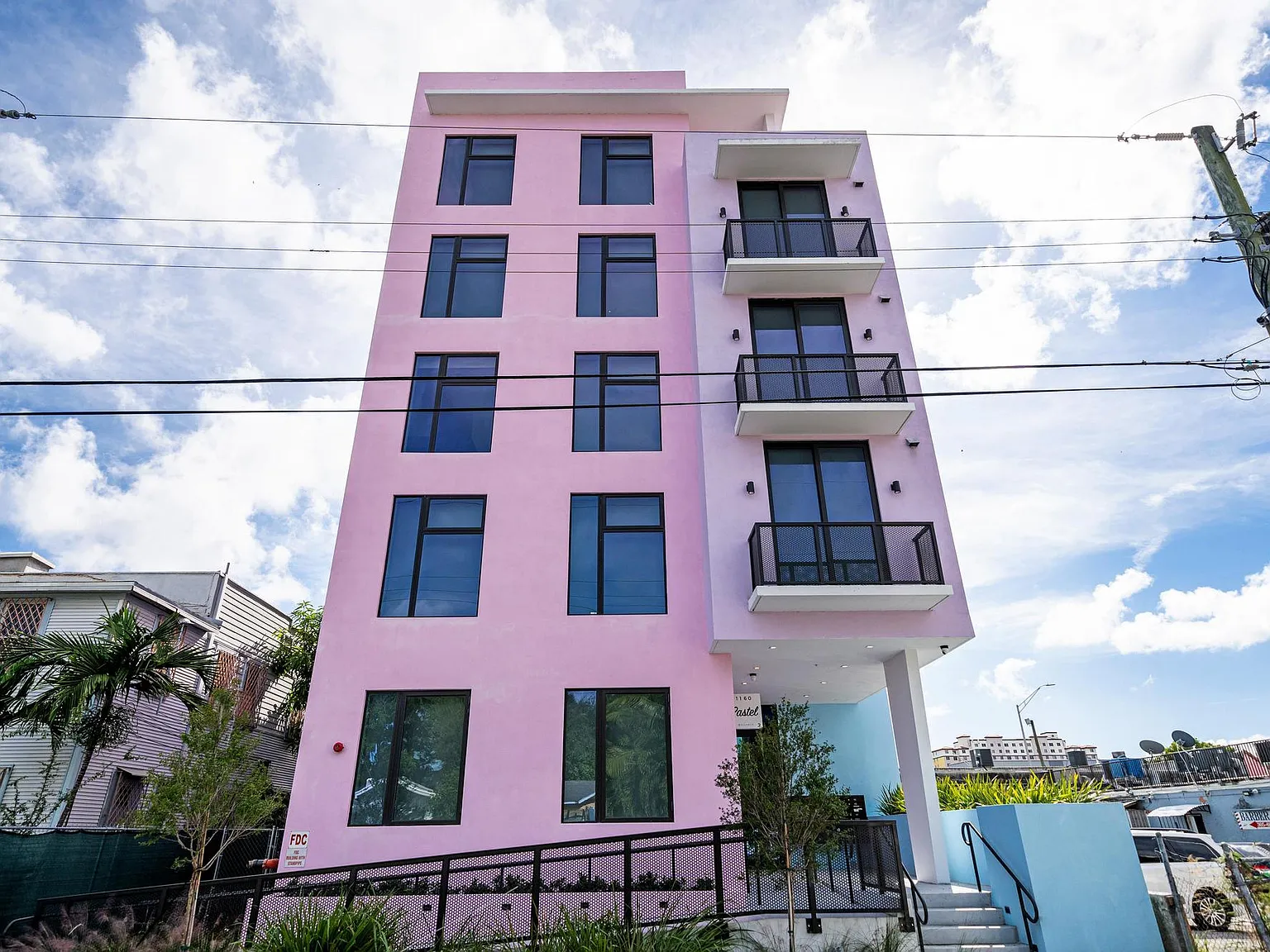 Pastel Apartments — Photo 1