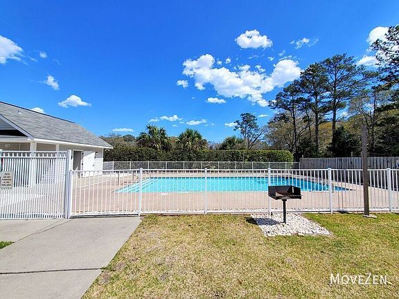 3rd image of 813 Isle Of Palms Way