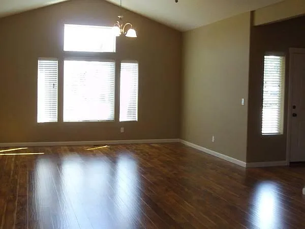 4 bed, 2225 sqft, $2,795 — Photo 3