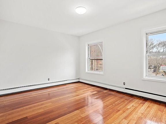 3rd image of 305 Franklin Ave APT 3R