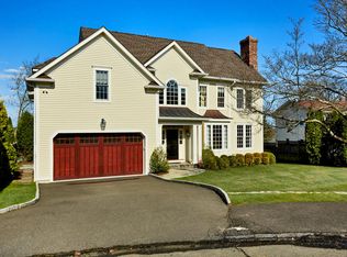17 Canterbury Dr, Greenwich, CT 06831