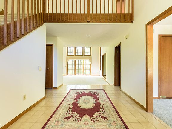 4th image of 8471 Crestway Dr