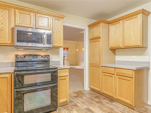 5th image of 323 E 293rd St