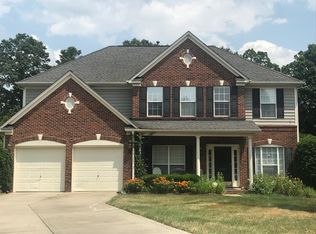 8848 Cavonnier Ln, Charlotte, NC 28216