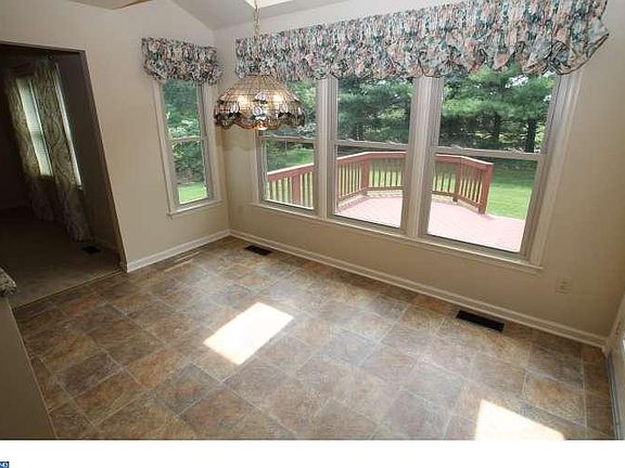 3rd image of 4 Balsam Ct