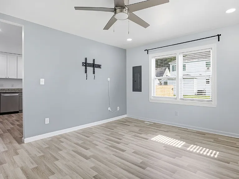 1714 Richmond Ave — Photo 6