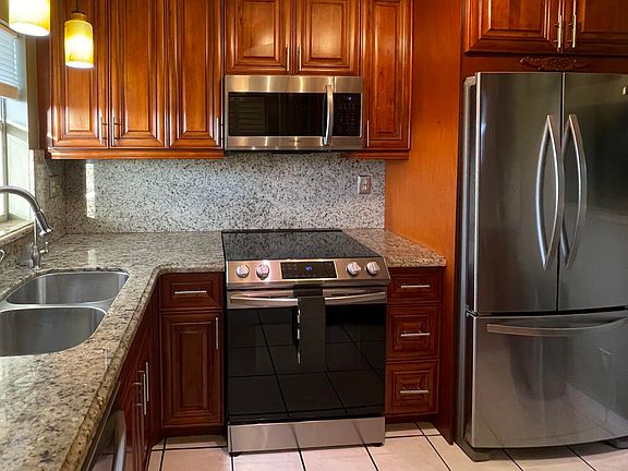 5th image of 9370 Sunrise Lakes Boulevard #304
