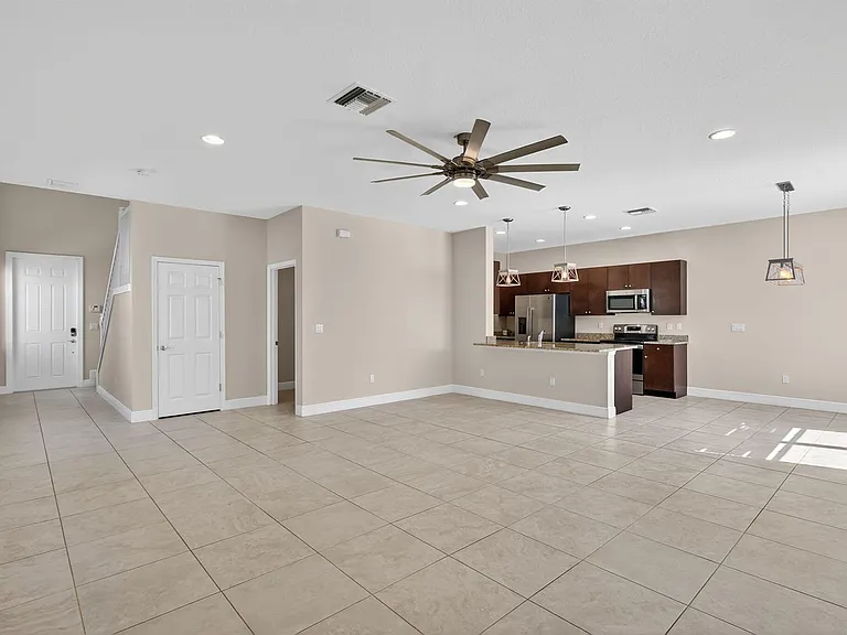 1609 NW Cataluna Cir — Photo 7