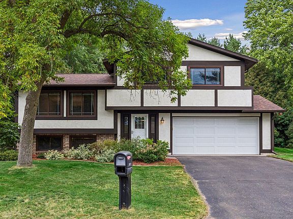 2nd image of 1013 Robinhood Pl
