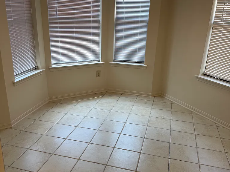 12922 Chandler Dr — Photo 7