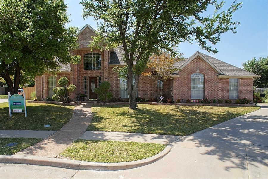 1st image of 4104 Bridlewood Ct