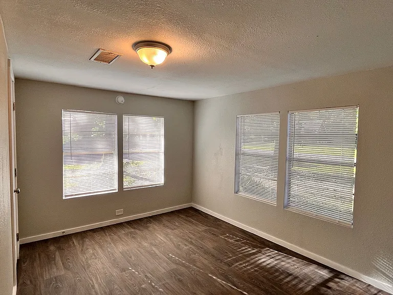 4069 Villa Rd — Photo 2