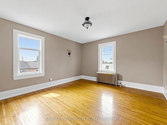 5th image of 1110 Simcoe St S #2