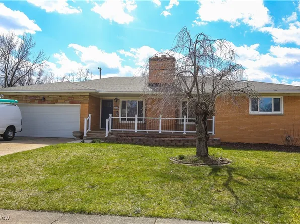 14521 Seneca Trl, Middleburg Heights, OH 44130