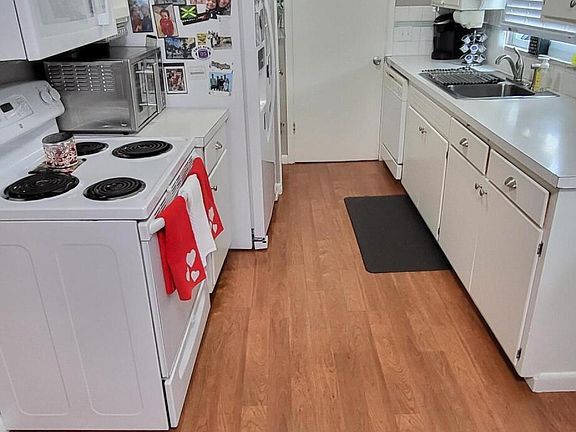 4th image of 3664 Sherbrooke Rd