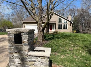25280 Valley Dr, Bettendorf, IA