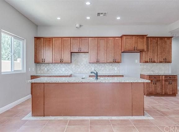4th image of 66400 Flora Ave