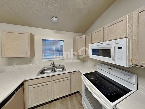 3rd image of 3259 S Calkary Cir