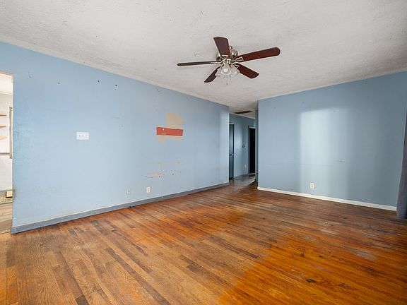 4th image of 9443 N Michigan Rd