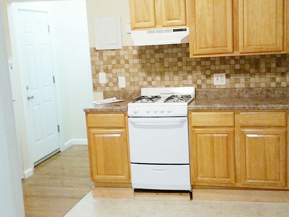 5th image of 2913 21st Ave #1