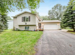 532 Innsbruck Dr, Chaska, MN 55318