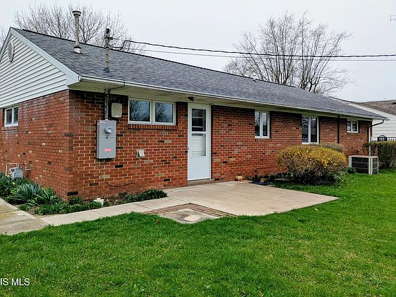 4th image of 300 Degroff Ave