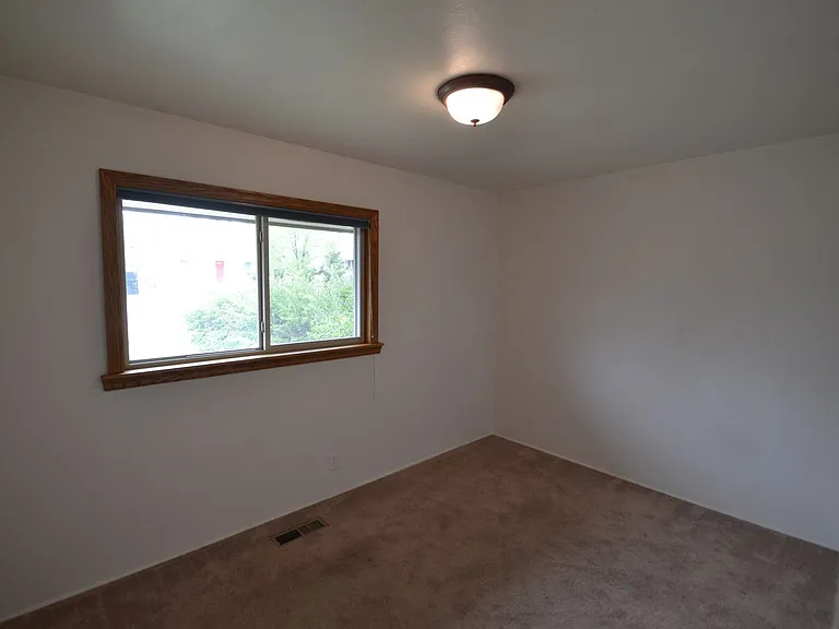 613 Erie Rd — Photo 10