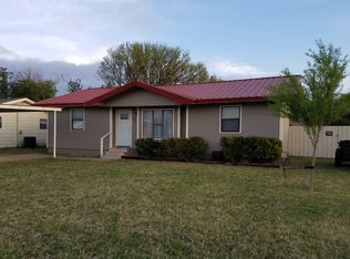 909 13th St, Shallowater, TX 79363