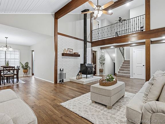 4th image of 2410 Woodleaf Ct
