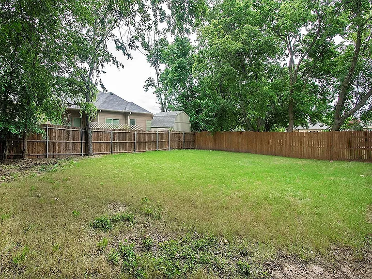 707 Sam Houston St — Photo 17