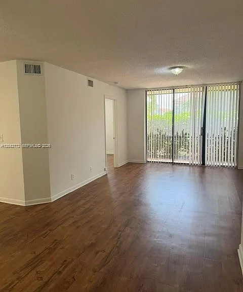 5721 Riverside Dr #103B5 — Photo 7